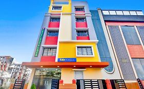 Fabhotel Dak Plaza - Nr Axis Mall